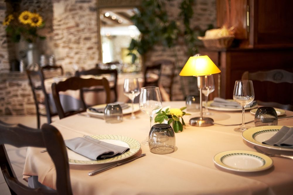 Logis Hotels Le Champalud Restaurant La Citadelle Oree-d'Anjou Exterior foto